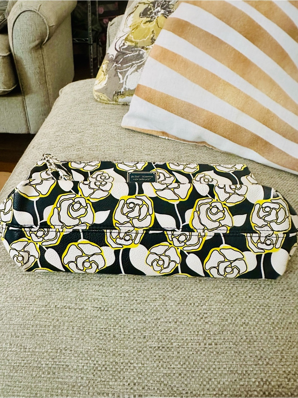 Betsey Johnson Black, White & Yellow Floral Wristlet Clutch w/ Rose Print Lining - Picture 4 of 16
